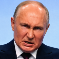 Încă o reușită a ucrainenilor! Putin este nevoit să oblige proprietarii rafinăriilor și ai celorlalte obiective vizate de dronele ucrainene să ia măsuri pentru protecția acestora, deși nu pot achiziționa sisteme de luptă. Ce riscă cei care nu respectă ordinul de la Kremlin