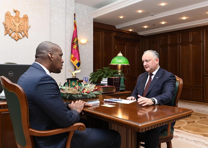 Rusofilul Dodon și ”presa” afiliată PSRM îl atacă mizerabil pe ambasadorul SUA la Chișinău. Disperarea slugilor Moscovei