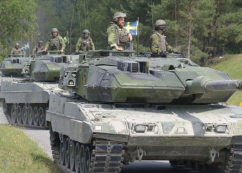 VIDEO. O misterioasă brigadă de mii de soldați ucraineni, antrenată în Suedia, a revenit în Ucraina și ar urma să intre în luptă pe unele din cele mai impresionante tancuri din lume