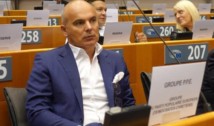 Rareș Bogdan: "Unele politici europene i-au adus în pragul infarctului pe fermieri! Nu-i pui pe fermieri să crească viermi și gândaci! Viitoarea Politică Agricolă Comună este crucială!"