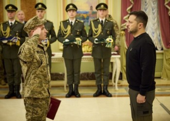 Doi militari din nordul Bucovinei au primit certificate de conferire a unor apartamente de la președintele ucrainean Volodimir Zelenski. În total, au fost înmânate 30 de certificate. Pentru ce merite sunt oferite