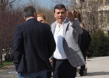 Primăria Sectorului 1 se pregătește să dea familiei lui Maricel Păcuraru un contract de curățenie de aproape 35 milioane de lei. „Regina contractelor cu statul” contestă însă atribuirea în instanță