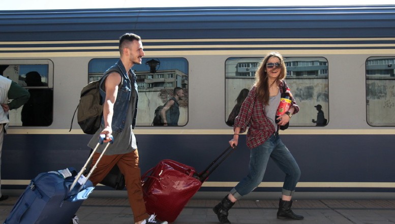 Eurostat: România, singura țară din UE unde viața tinerilor se înrăutățește. Cei mai mulți dintre ei nu-și permit o vacanță, nu muncesc, nu învață sau nu urmează programe de perfecționare