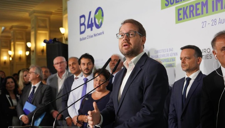 Dominic Fritz și alți primari de mari orașe europene nu au fost lăsați să-l viziteze la închisoare pe Ekrem İmamoğlu, primarul Istanbulului / Edilul Timișoarei dezvăluie că protestele și arestările politice continuă simultan: „Turcii nu tac. Sunt proteste cu zeci de mii de oameni. Am participat ieri la unul, după ce a fost arestat și un primar de sector”