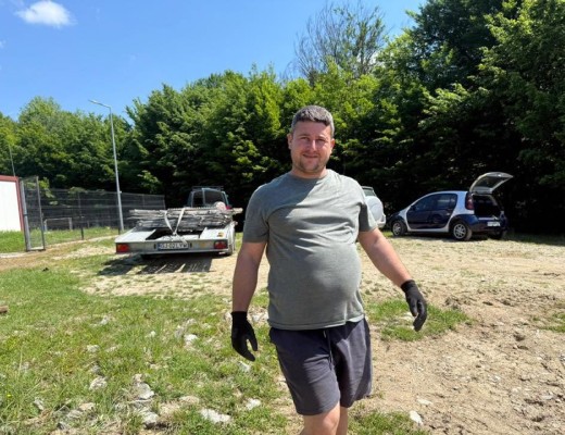 Un viceprimar de la AUR a comis un grav accident de circulație cu mașina primarului, coleg de partid, și a încercat apoi să mușamalizeze nenorocirea. Rănit serios, bărbatul a mințit la spital că a căzut „din picioare” în vreme ce colegii de partid curățau, ilegal, locul accidentului