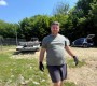 Un viceprimar de la AUR a comis un grav accident de circulație cu mașina primarului, coleg de partid, și a încercat apoi să mușamalizeze nenorocirea. Rănit serios, bărbatul a mințit la spital că a căzut „din picioare” în vreme ce colegii de partid curățau, ilegal, locul accidentului