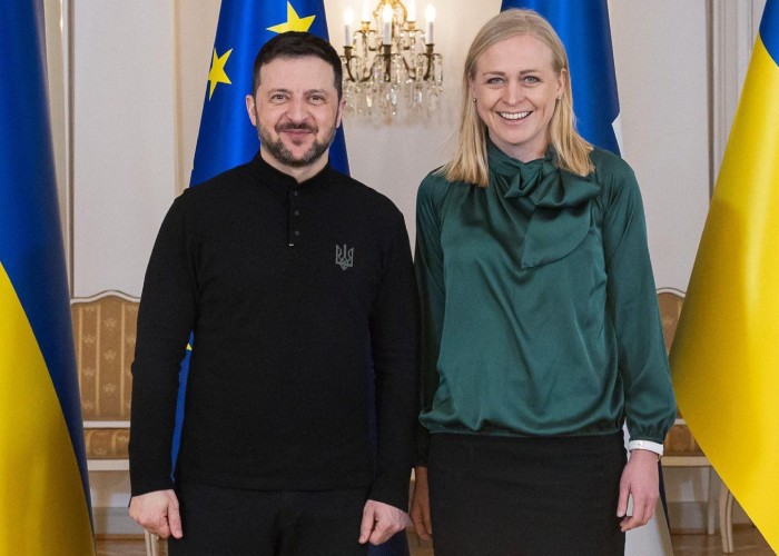 Sprijinul Finlandei pentru Ucraina NU va fi afectat de scandalurile de corupție de la Kiev, anunță ministra finlandeză de Externe, Elina Valtonen. Înalta oficială de la Helsinki blamează Rusia că, de-a lungul istoriei, i-a sufocat pe ucraineni și nu le-a permis să aibă șansa de a dezvolta o societate fără corupție