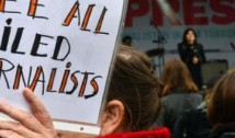 Dictatura pumnului în gură: Turcia, țara cu cei mai mulți jurnaliști ÎNTEMNIȚAȚI. În Rusia sunt preferate asasinatele  