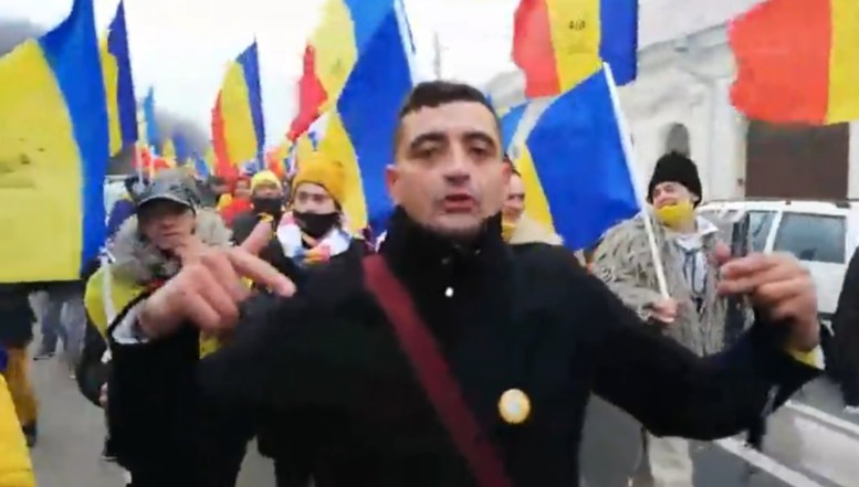 VIDEO Legea în România nu e pentru toți, nici pentru AUR. Jandarmeria îl protejează pe George Simion, cel care a organizat un marș fără "botniță" de Ziua Națională, la Alba Iulia