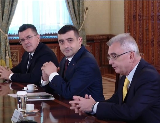 Dezvăluiri din culisele votului pentru guvernul lui Adrian Veștea. Consultant politic: „Simion voia să treacă Guvernul Veștea, dar a fost oprit de Petrișor Peiu și Dan Dungaciu. Și președintele a rămas pe poziții și nu a susținut Guvernul Veștea cu AUR”