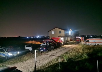 Țara groazei. Un nou caz șocant: 11 bătrâni grav bolnavi și tineri cu handicap sever au fost ascunși într-un imobil aflat în construcție, fără apă și electricitate / „Scările nu aveau balustradă, adică de la etaj, coborând, putea să cadă oricine”