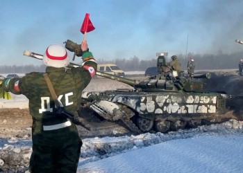 Retragere ”de operetă”: Rusia continuă mobilizarea de trupe la granițele Ucrainei. Cum răspund forțele NATO