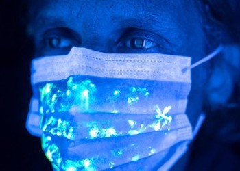 Japonia a lansat prima lampă cu ultraviolete care DISTRUGE coronavirusul fără să crească riscul cancerului de piele și fără să cauzeze alte probleme de sănătate