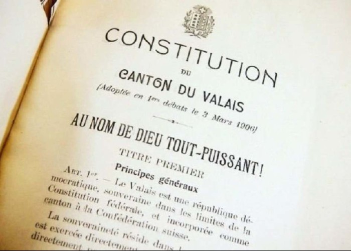 Dezbatere despre păstrarea referirii la "Dumnezeu Cel Atotputernic" în Constituția cantoanelor din Elveția. Ce s-a hotărât