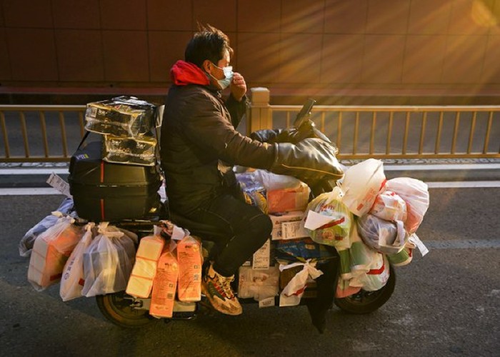 Ești curier în China? Te caută guvernul comunist pentru a-ți cere să-i spionezi pe cetățeni. Bejingul duce la paroxism nebunia supravegherii populației