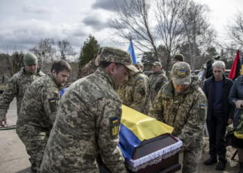 "Îi vom găsi pe acești monștri!". Ucraina reacționează dur la imaginile cu decapitarea de către militarii ruși a unui prizonier ucrainean