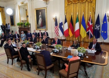 Ucraina și aliații europeni joacă tare! Document confidențial, înmânat lui Donald Trump: Kievul se oferă să cumpere armament SUA în valoare de 100 miliarde de dolari, dar respinge „concesii teritoriale” față de Rusia, solicitând retragerea trupelor din Donbas și despăgubiri uriașe de război