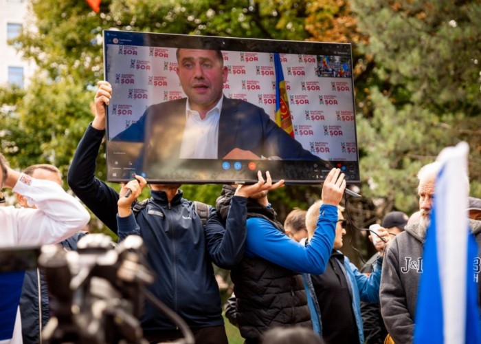 Moscova TV în fața Parlamentului R.Moldova! Cum folosește Rusia cele mai hidoase elemente ale societății basarabene pentru a-și desăvârși opera de răsturnare a puterii pro-europene de la Chișinău