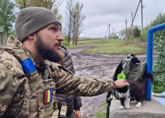 Mărturiile cutremurătoare ale lui Mihai, soldatul român care luptă pe linia frontului din Ucraina: „Rușii atacă foarte primitiv, ca pe timpul URSS. Au multe gloanțe și obuze și nu prea se uită unde atacă”