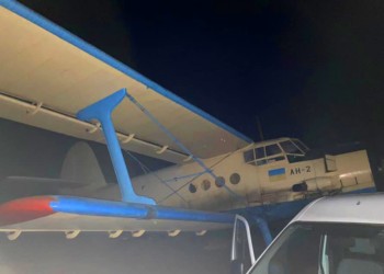 Avion ce transporta țigări de contrabandă pe ruta Ucraina - România, reținut la sol de polițiștii de frontieră din Moldova