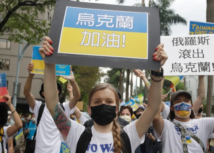 VIDEO Simțind constant amenințarea de la Beijing, taiwanezii au ieșit în stradă pentru a se solidariza cu Ucraina