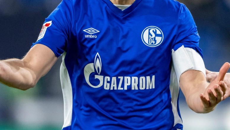 Schalke 04 a dat jos de pe tricouri sigla sponsorului Gazprom după invadarea Ucrainei de către Rusia