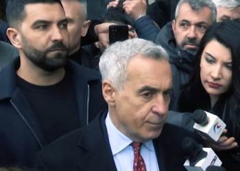 VIDEO Călin Georgescu își ceartă simpatizanții, trimițându-i la muncă în loc să trăncănească toată ziua pe Facebook, TikTok și alte platforme sociale: "Să se ocupe de construcție, să-și împartă proiecte!"