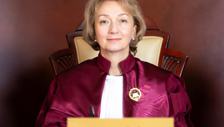 VIDEO Toată „judecătorimea” de la vârful justiției induce public ideea că Simina Tănăsescu și CCR ar primi ordine de la Ilie Bolojan. Jurnalist: „Nu cred că există în UE o justiție atât de capturată” / Ana Birchall: „Îmi este foarte greu să cred că Simina Tănăsescu, așa cum o cunosc eu profesional, s-ar compromite discutând „hotărâri” ale CCR”
