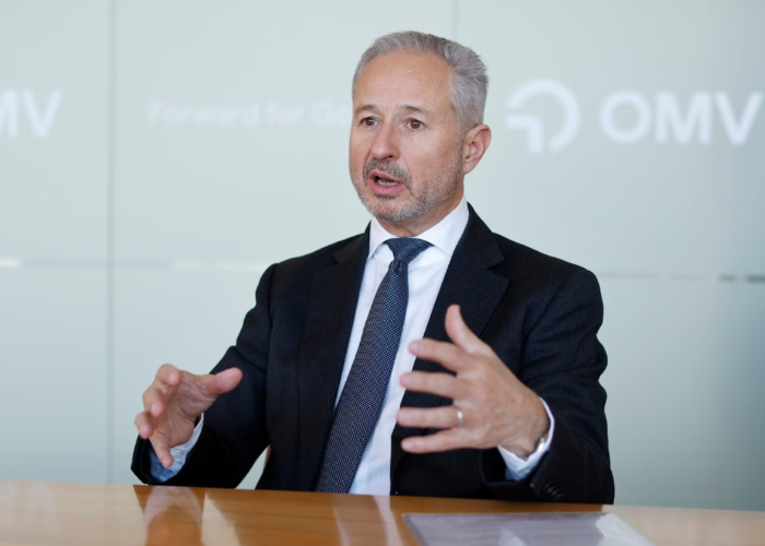 Șeful OMV din Austria despre criza carburanților: statul este principalul beneficiar al prețului mai mare la petrol. „Conduceți mai puțin și mai încet - nu există altă soluție!”