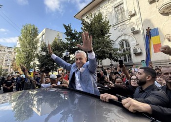 VIDEO. Călin Georgescu trimite bezele disperate către PSD, cerându-i să se trezească în conștiință și să pună capăt „soroșismului bancar” / Semnalul vine la scurtă vreme după ce AUR a lansat propunerea unui guvern cu PSD condus de admiratorul lui Vladimir Putin, inculpat pentru infracțiuni grave