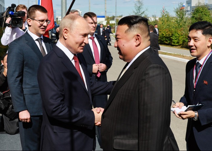 VIDEO. Ce dorește să obțină Vladimir Putin de la comunistul Kim Jong Un? Muniția Coreei de Nord ar putea complica situația de pe frontul din Ucraina. Dar, dacă devin prea strânse, relațiile dintre cei doi tirani riscă să irite China, nu doar Statele Unite