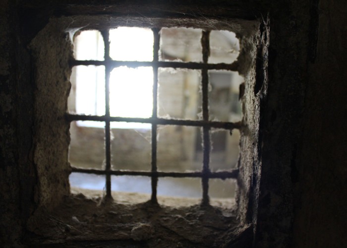 Martiri de Crăciun în temnițele comuniste. Părintele Gherasim Iscu și generalul Ioan Arbore-”Hatmanul” / ”Un miliţian hăcuia trupul generalului cu o bardă şi un topor. (...) Am fugit urmărit de imaginea pe care o văzusem: capul generalului, despicat în patru, cu creierii pe un colţ de masă, stâlciţi de lama toporului”