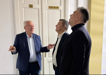 VIDEO Primarul PSD Constantin Toma a dezvăluit în detaliu planul colegilor săi de partid pentru fraudarea alegerilor prezidențiale din 2024. „Am fost chemați la Vila Lac de Paul Stănescu, 33 de organizații. Ni s-a spus: „Trebuie să aduceți voturi”.  Se vorbește că Pieleanu ar fi avut această idee minunată”