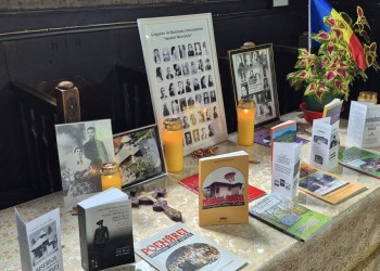 GALERIE FOTO. În Biserica de la Poenărei a fost oficiată slujba de pomenire a partizanilor anticomuniști conduși de frații Toma și Petre Arnăuțoiu. Veșnica lor pomenire!