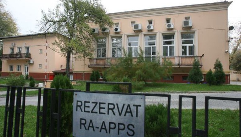 Guvernul obligă RA-APPS să publice lista completă a imobilelor și a beneficiarilor contractelor. Românii vor putea afla astfel cine folosește aceste imobile, prin ce tip de contract, dacă au fost date direct sau prin licitație, cât costă contractele și pe ce durată au fost încheiate