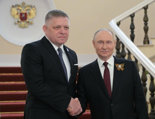 Premierul pro-rus al Slovaciei, Robert Fico, vine în România unde va avea întâlniri cu președintele și premierul