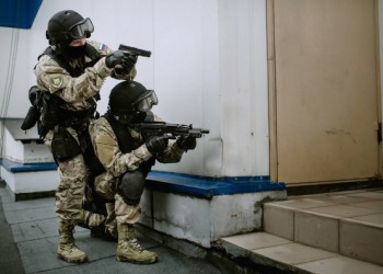 Decizie bizară în Rusia: mai multe instituții ar urma să fie înarmate de pe piața neagră cu pistoale automate Glock, conform unui proiect oficial