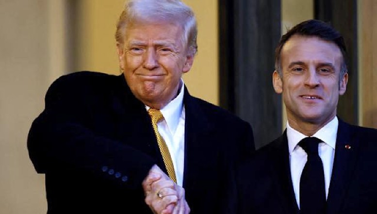 VIDEO Donald Trump, atac furibund, aparent din senin, la adresa lui Emmanuel Macron: „E în căutare de publicitate. Habar nu are de ce mă întorc la Washington!”. Ce l-a iritat pe liderul american? Vizita în Groenlanda sau șușotelile cu Giorgia Meloni?
