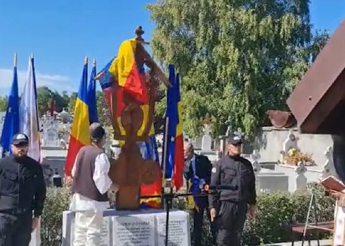 ARGUMENTELE: De ce odiosul monument al ”eroilor securiști” de la Pitești a fost amplasat cu binecuvântarea lui Eduard Hellvig, șeful SRI. Dacă era o inițiativă a rezerviștilor, de ce manifestarea a fost păzită de agenți activi ai Brigăzii Antitero, lucru imposibil fără aprobarea conducerii SRI?