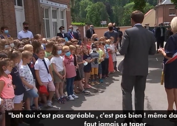 VIDEO. Emmanuel Macron a fost întrebat de un copil cum se simte după scatoalca încasată recent. „Sunt bine, dar nu a fost plăcut!”