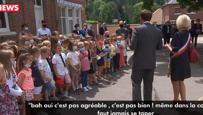 VIDEO. Emmanuel Macron a fost întrebat de un copil cum se simte după scatoalca încasată recent. „Sunt bine, dar nu a fost plăcut!”