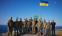 VIDEO. Steagul Ucrainei flutură din nou pe Insula Șerpilor. Ministerul ucrainean al Apărării: „Misiune îndeplinită!”
