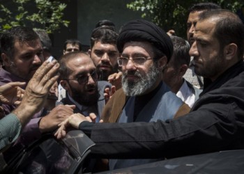 Noul lider suprem al Iranului a fost rănit în atacurile SUA-Israel din 28 februarie, dar autoritățile de la Teheran susțin că viața sa nu este în pericol. Surse iraniene de rang înalt dezvăluie că Garda Revoluționară Islamică a decis ca Mojtaba Khamenei să preia conducerea Iranului, pentru că esta maleabil și va permite continuarea liniei ultra-religioase