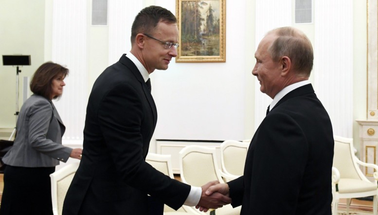 Ministrul de Externe al Ungariei a mers la Moscova cu un alai de directori de companii pentru a consolida relațiile ruso-maghiare. Cui i-a dat undă verde să facă investiții pe bandă rulantă în Rusia
