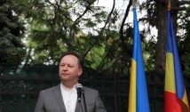 Ambasadorul Ucrainei cataloghează drept nejustificate temerile că etnicii români din Ucraina nu-și vor mai putea desfășura slujbele religioase în limba română / Ce spune despre tensiunile din regiunea Cernăuți: "Nu au motivații interetnice. Însă, rușii ar dori cu siguranță să creeze o situație care ar putea fi prezentată sau percepută drept un conflict interetnic"