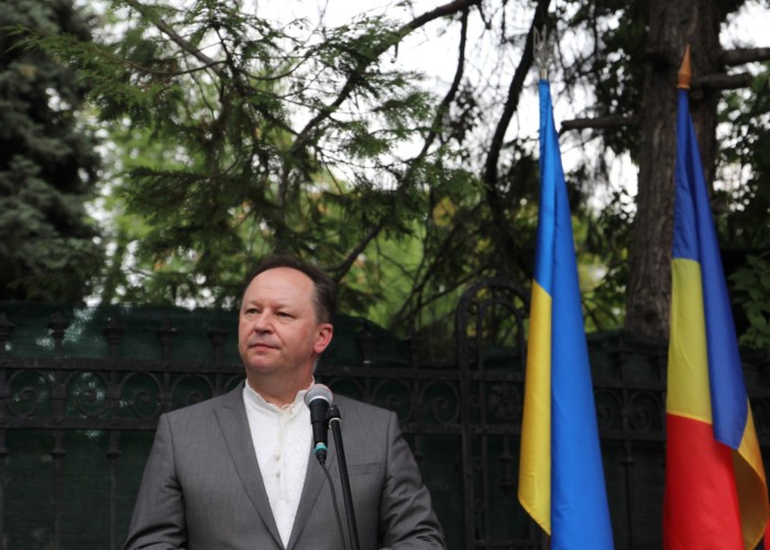 Ambasadorul Ucrainei cataloghează drept nejustificate temerile că etnicii români din Ucraina nu-și vor mai putea desfășura slujbele religioase în limba română / Ce spune despre tensiunile din regiunea Cernăuți: "Nu au motivații interetnice. Însă, rușii ar dori cu siguranță să creeze o situație care ar putea fi prezentată sau percepută drept un conflict interetnic"