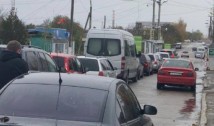 ALEGERI ÎN R. MOLDOVA. Poliția se face preș, din nou, în fața lui Igor Dodon. A înregistrat doar câteva cazuri de turism electoral, în timp ce mașinile transnistrenilor au făcut cozi la secțiile de votare