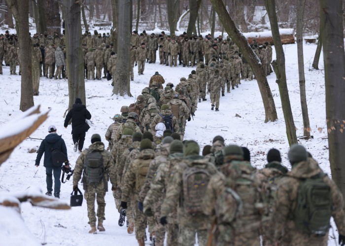 VIDEO. UPDATE. Ucraina anunță că ar fi „eliminat” 2800 de militari ruși. Mamele soldaților ruși trimiși în luptă nu știu nimic de soarta fiilor și lansează acuzații grave: „Au fost păcăliți! Li s-a spus că merg la graniță pentru exerciții! Au fost bătuți și constrânși să accepte. Li s-au confiscat telefoanele”