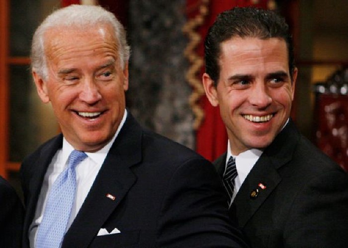Hunter Biden NU își recunoaște copilul făcut cu o stripteuză, deși paternitatea e dovedită de testul ADN. Nici Joe Biden NU își recunoaște nepotul. Hunter a lansat o carte autobiografică în care își cosmetizează derapajele