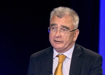 Petrișor Peiu admite că AUR este gata să intre într-o „construcție” politică cu PSD dacă abordarea ar fi transperantă, nu de culise. „Să vină să spună: «Băi, partid AUR, vrei să facem o discuție?” / Senatorul susține că i-a spus fostului desemnat Adrian Veștea să nu se ducă la sediul AUR că se face de râs